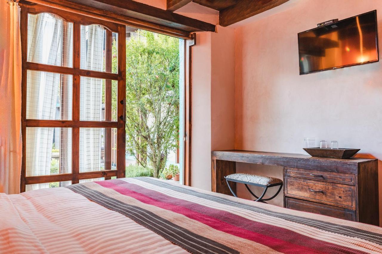 Yox Hotel Boutique San Cristóbal de Las Casas Exteriör bild A room at the hotel