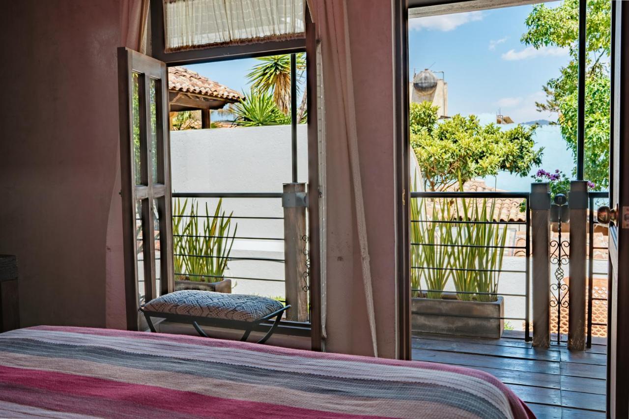 Yox Hotel Boutique San Cristóbal de Las Casas Exteriör bild A window with a view of the garden