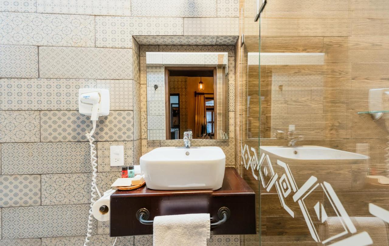 Yox Hotel Boutique San Cristóbal de Las Casas Exteriör bild Bathroom