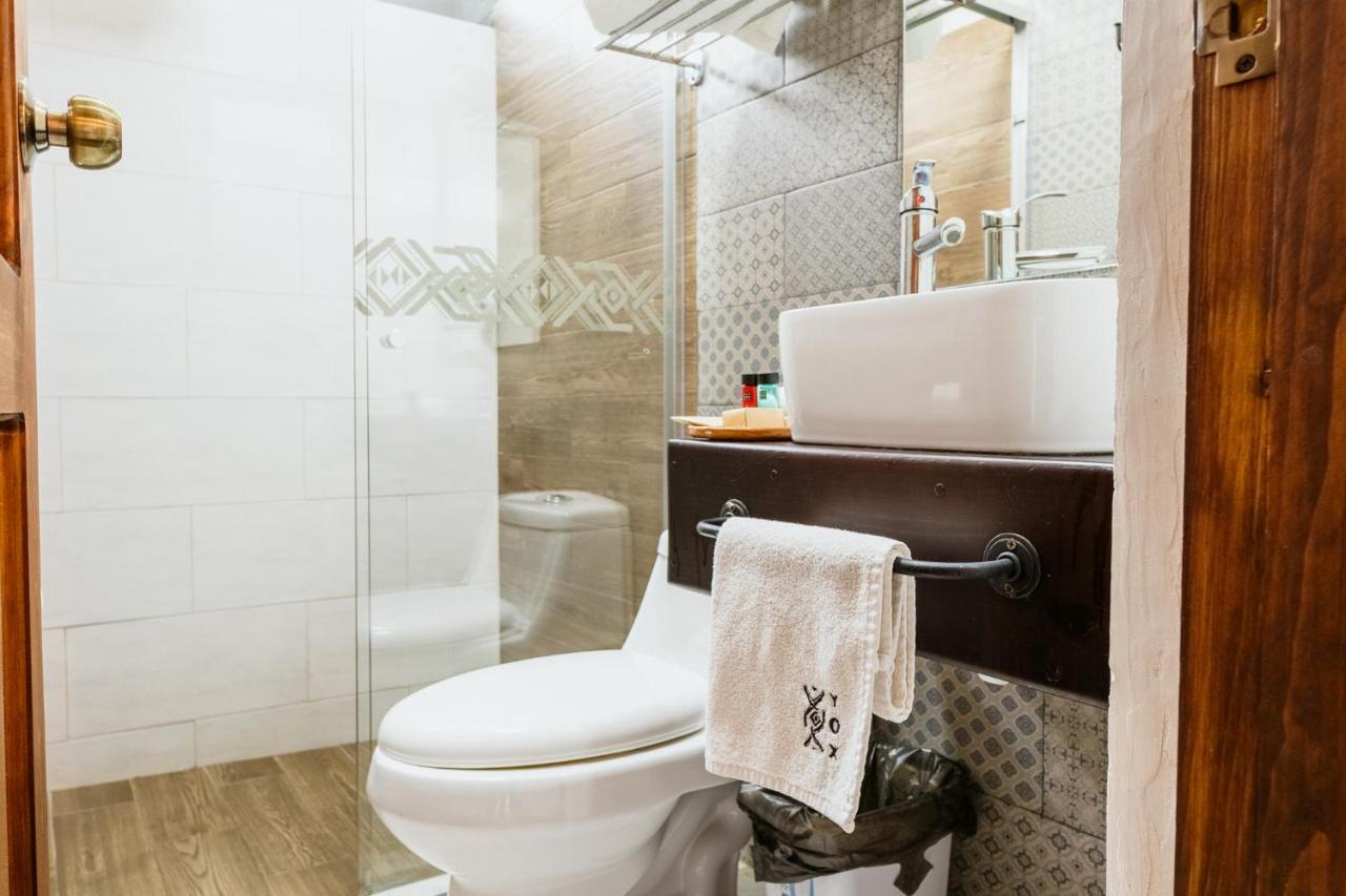 Yox Hotel Boutique San Cristóbal de Las Casas Exteriör bild Bathroom